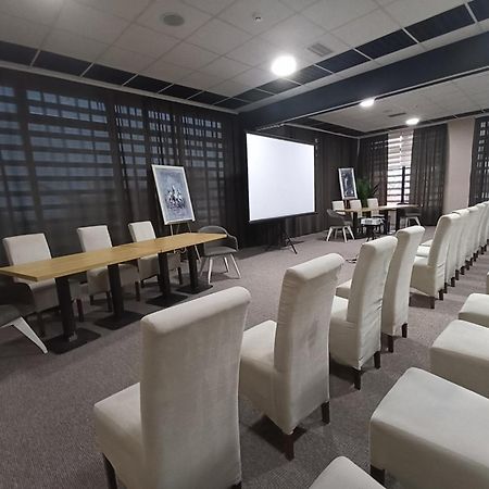 Garnet Hotel & Event Centar ルマ エクステリア 写真