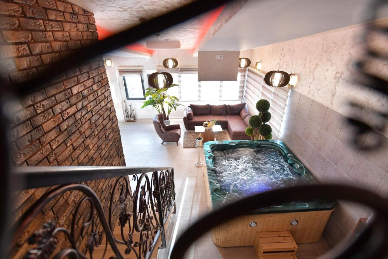 Garnet Hotel & Event Centar ルマ エクステリア 写真