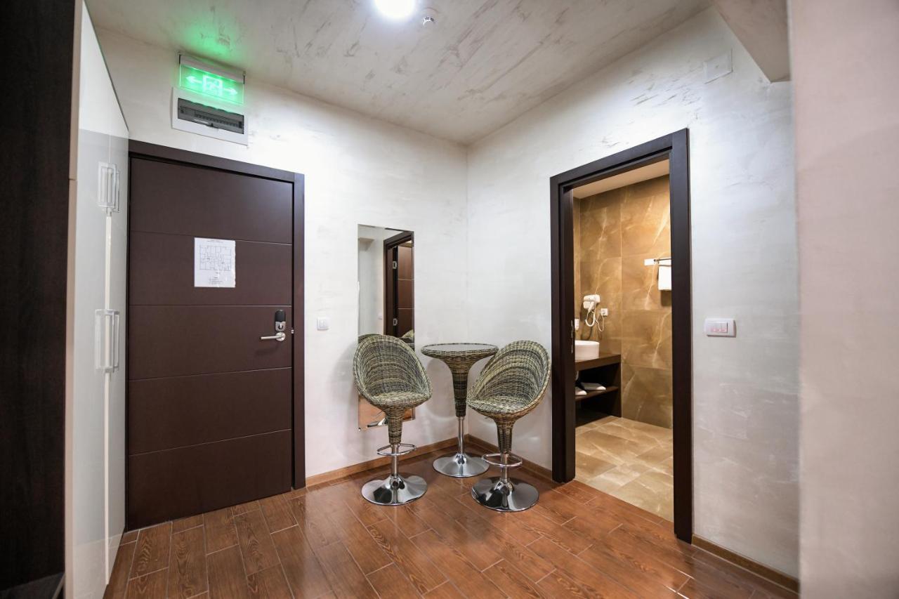 Garnet Hotel & Event Centar ルマ エクステリア 写真