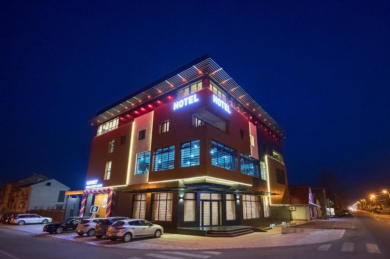 Garnet Hotel & Event Centar ルマ エクステリア 写真