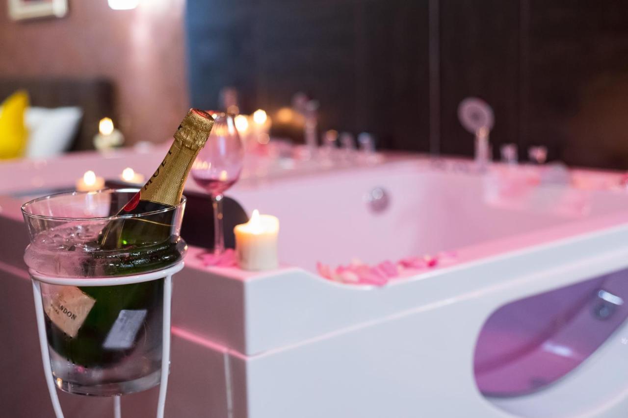 Garnet Hotel & Event Centar ルマ エクステリア 写真