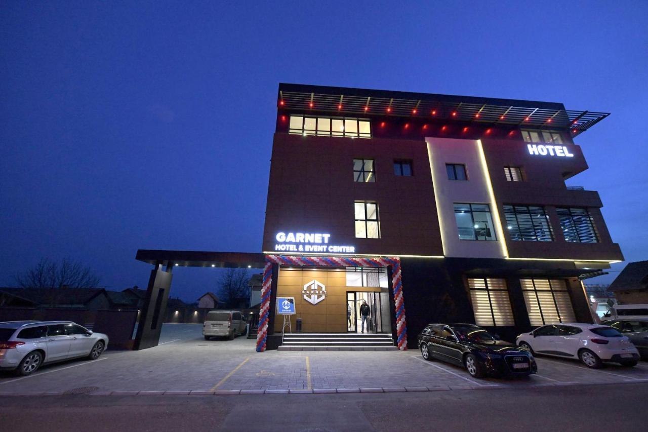 Garnet Hotel & Event Centar ルマ エクステリア 写真