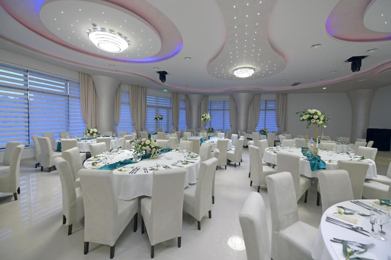 Garnet Hotel & Event Centar ルマ エクステリア 写真