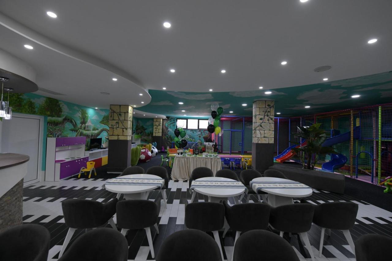 Garnet Hotel & Event Centar ルマ エクステリア 写真