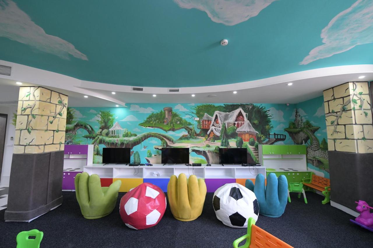 Garnet Hotel & Event Centar ルマ エクステリア 写真