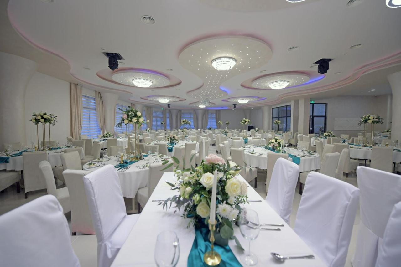Garnet Hotel & Event Centar ルマ エクステリア 写真